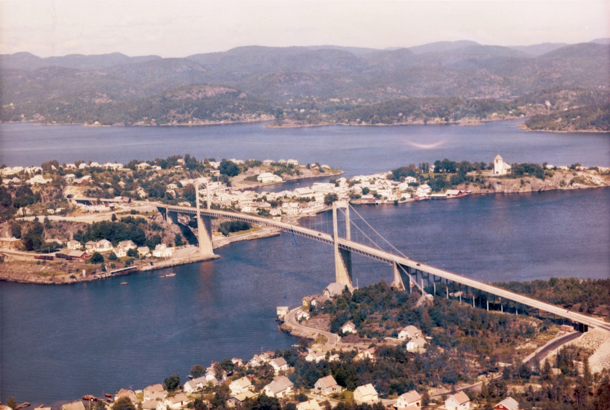 Flyfotoarkiv fra Fjellanger Widerøe AS, fra Porsgrunn Kommune, Brevik- Stathelle. Fotografert 14.07.64