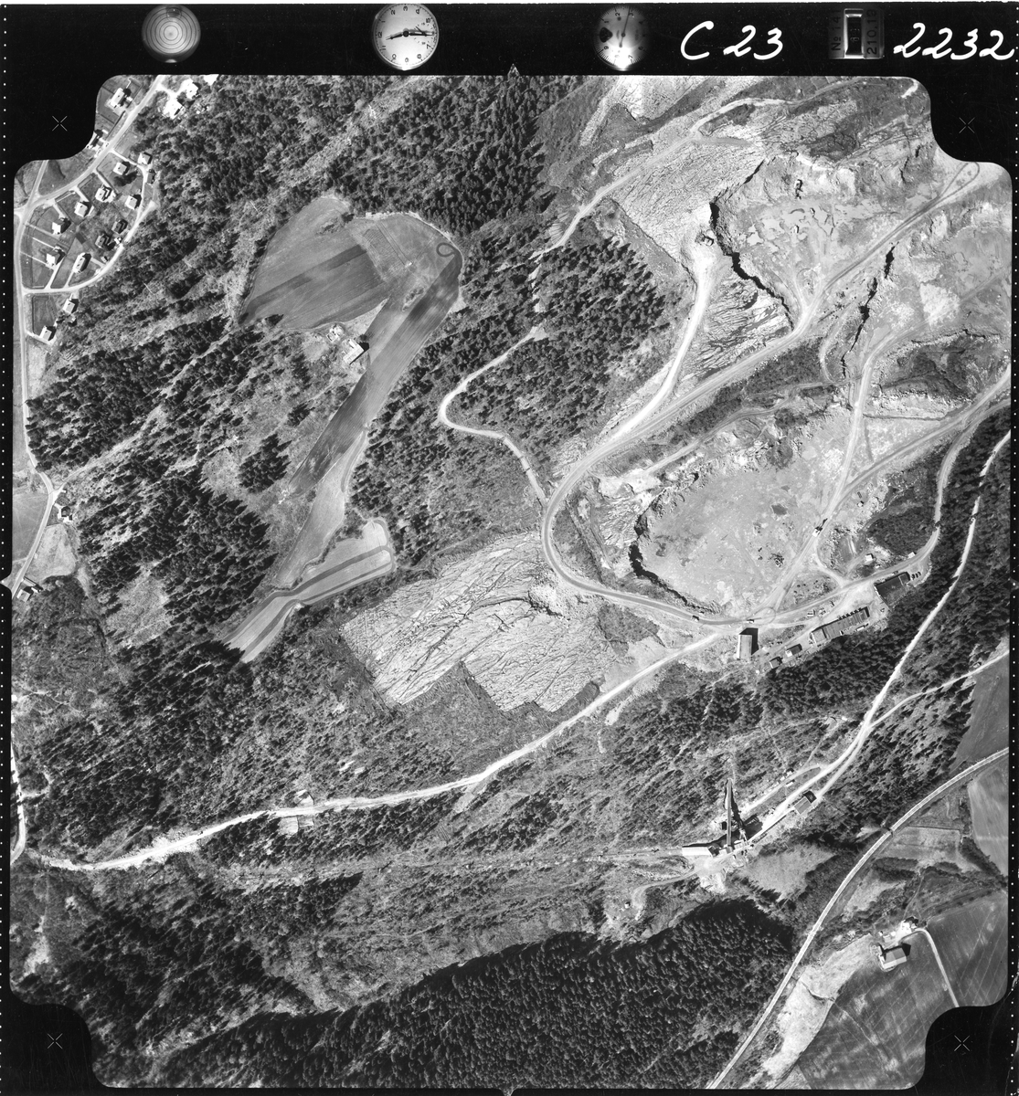 Flyfotoarkiv fra Fjellanger Widerøe AS, fra Porsgrunn Kommune, Bjørntvedt, Eidangerhalvøya. Fotografert 16/05-1962. Oppdrag nr 2232, C23