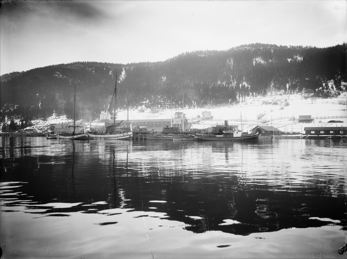 Thamshavn kai sett fra fjorden.