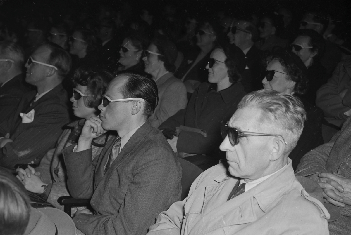 Visning av 3-dimensjonal film i Verdensteateret