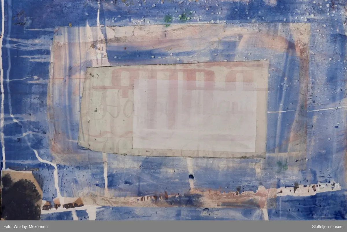 En treramme med en duk av hud med mønster til trykk av tapet.