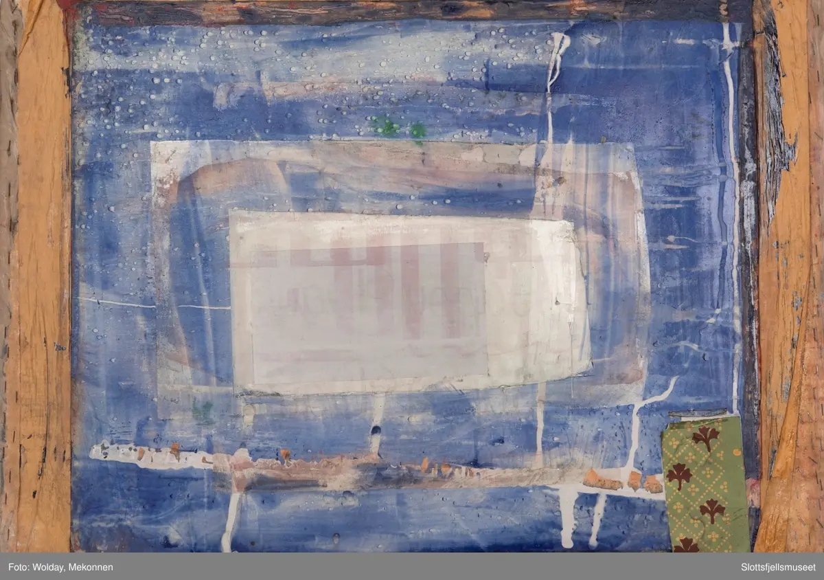 En treramme med en duk av hud med mønster til trykk av tapet.