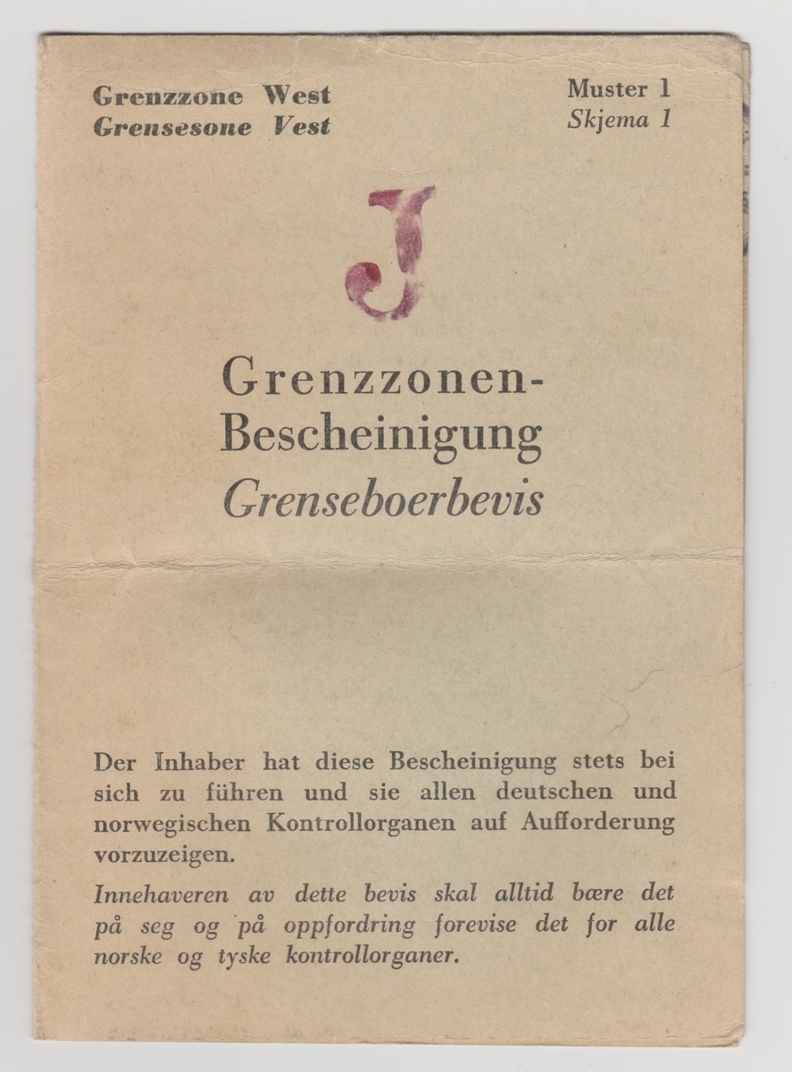 Grenseboerbevis for grensesone vest. Trykket tekst på norsk og tysk, fylt ut med personopplysninger og passfoto. Kortet er stemplet med en rød J, som indikerer at eieren er av jødisk opprinnelse.