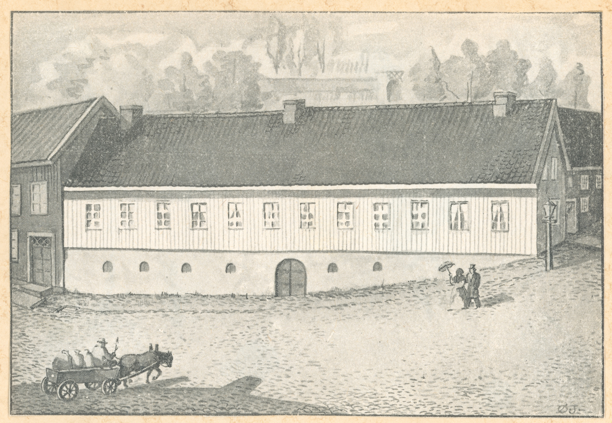 Serie på 2 bilder. Trykk på pilen.
Handelsgården til Momme Peterson. Kongens gate i front.Prins Christian Augustus plass i bakgrunnen.
Ble oppført i 1809 da den første bygningen gikk med i bybrann. Denne gården gikk med i bybrannen av 1881. Peterson-familien donerte tomta til Moss kommune som satte opp Basarbygingen og anla et bytorv i front. 

Bilde 1
Handelsgården til Momme Peterson. Kongens gate i front.Prins Christian Augustus plass i bakgrunnen.
Historikk: Ble oppført i 1809 da den første bygningen gikk med i bybrann. Denn gikk med i bybrannen av 1881. Peterson familien donerte tomta til Moss kommune som satte opp Basarbygingen.

Bilde 2
Bakgården til Momme Petersons handelshus.
Historikk: Parken gikk helt opp til Prins Christian Augustus plass. I dag står Basarbygningen her.

