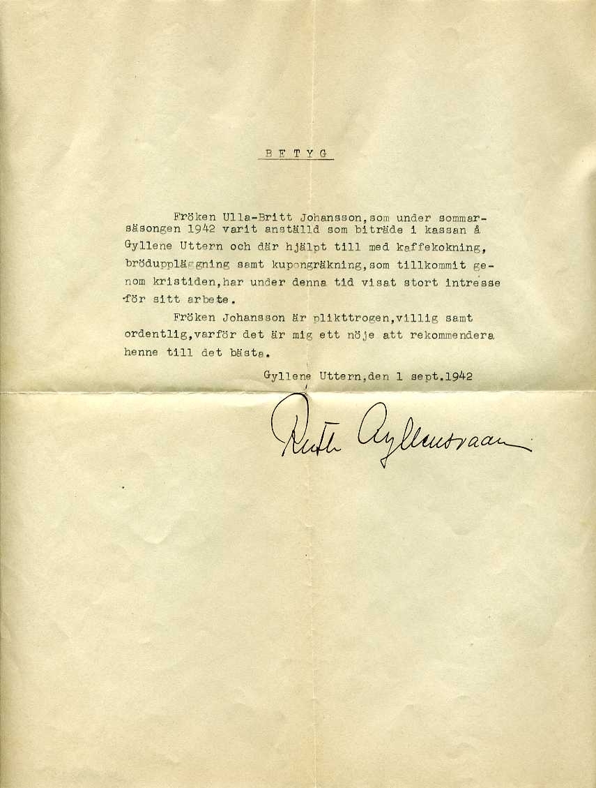 Ark med text av skrivmaskin: betyg för fröken Ulla-Britt Johansson avseende en sommaranställning 1942 på Gyllene Uttern. Signerad av Ruth Gyllensvaan, 1 sept 1942.
Arkivpapper från Mölndal Papyrus.