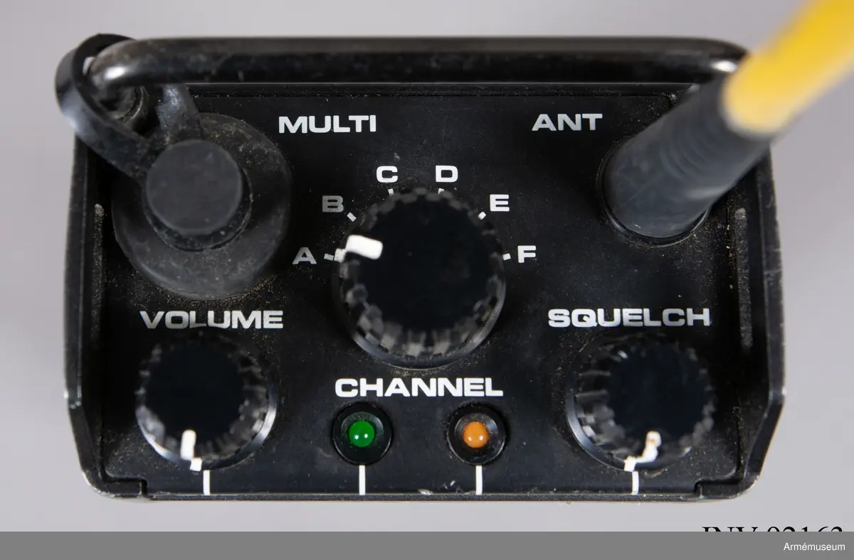 2 st Ra 175. Ursprungligen en civil "PR-radio” omtrimmad till 30 MHz. Lätt, bärbar och batteridriven station. Har använts inom hemvärnet och armén som skjutfältsradio där den särskilt uppskattades på grund av sin användarvänlighet och lätthet. Införd och använd under 1980-talet. Apparaten ska då vara godkänd men användaren behöver inget tillstånd. Ej krypterad och kan störas och avlyssnas. Ultrakortvågsradio som ersatte och kompletterade den tyngre och otympligare Ra 122.