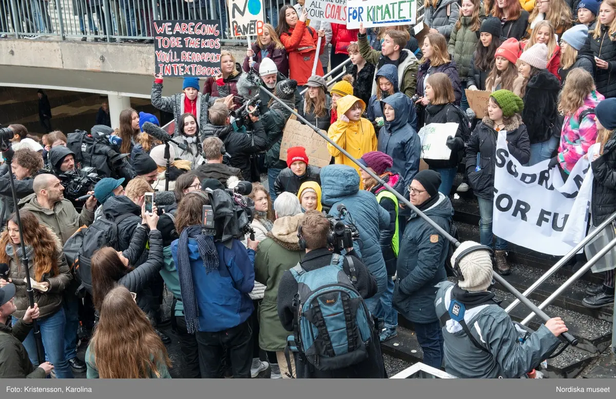 Klimatstrejk, skolstrejk. Skolungdomar tågar från Sergels torg till Mynttorget. Den globala ungdomsledda rörelsen Fridays for future och dess grundare Greta Thunberg är på plats.