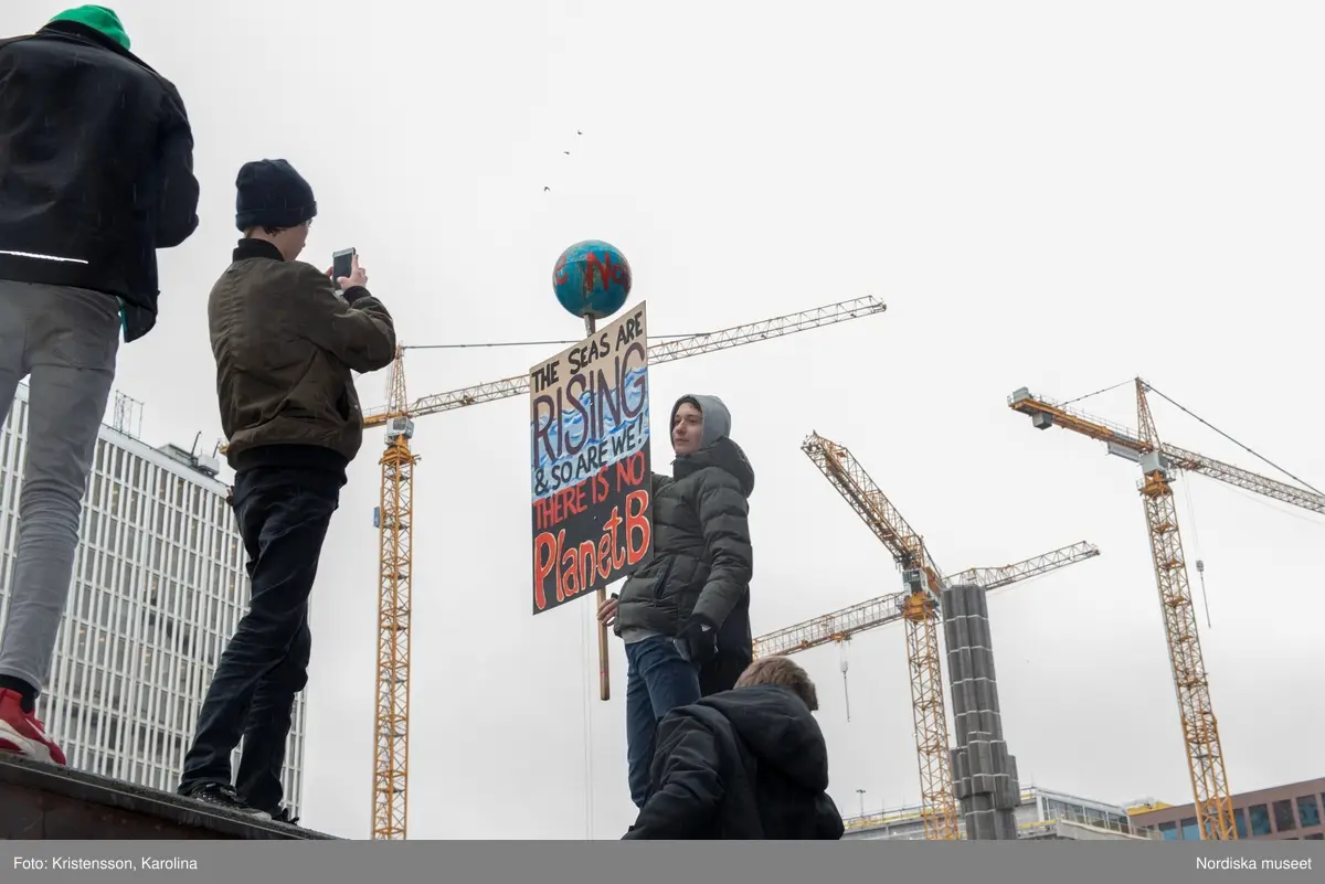 Klimatstrejk, skolstrejk. Skolungdomar tågar från Sergels torg till Mynttorget. Den globala ungdomsledda rörelsen Fridays for future och dess grundare Greta Thunberg är på plats.