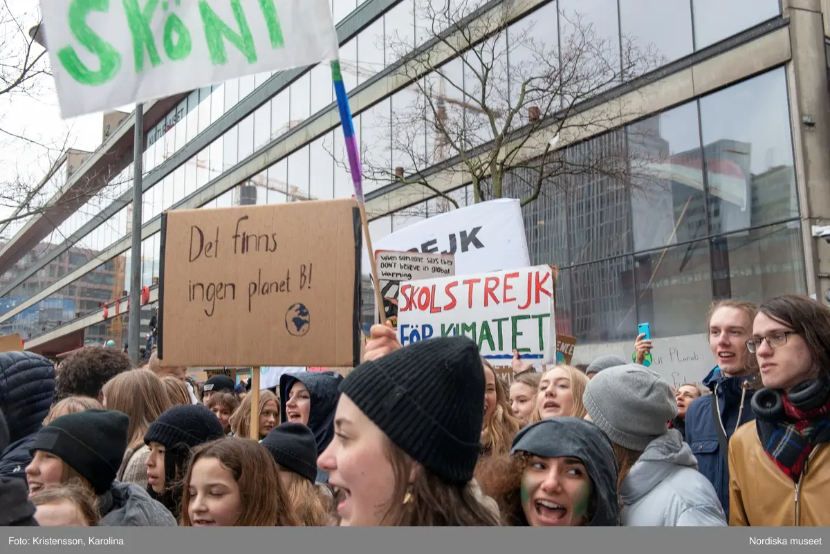Klimatstrejk, skolstrejk. Skolungdomar tågar från Sergels torg till Mynttorget. Den globala ungdomsledda rörelsen Fridays for future och dess grundare Greta Thunberg är på plats.
