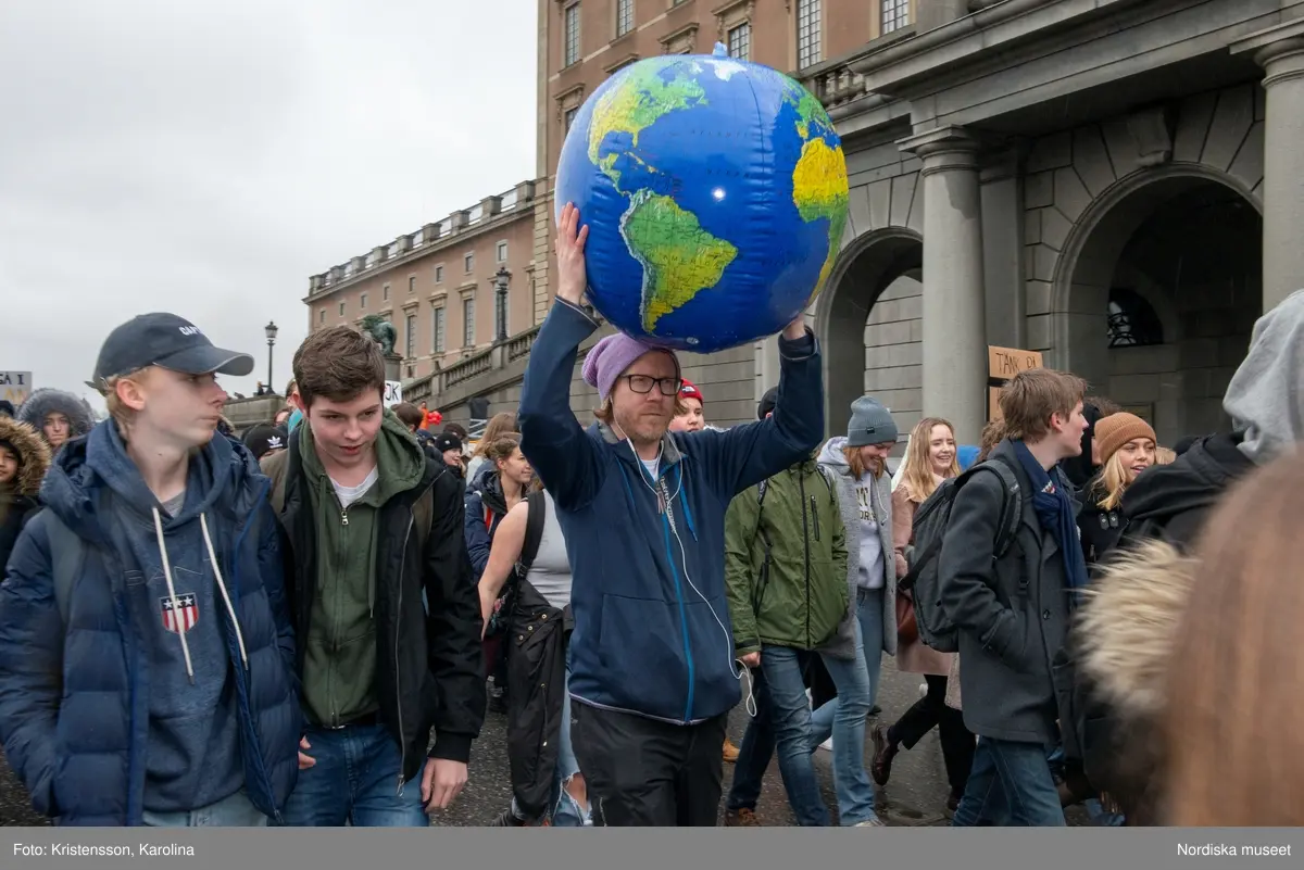 Klimatstrejk, skolstrejk. Skolungdomar tågar från Sergels torg till Mynttorget. Den globala ungdomsledda rörelsen Fridays for future och dess grundare Greta Thunberg är på plats.