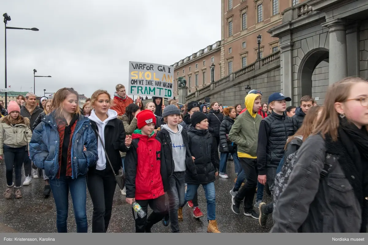 Klimatstrejk, skolstrejk. Skolungdomar tågar från Sergels torg till Mynttorget. Den globala ungdomsledda rörelsen Fridays for future och dess grundare Greta Thunberg är på plats.