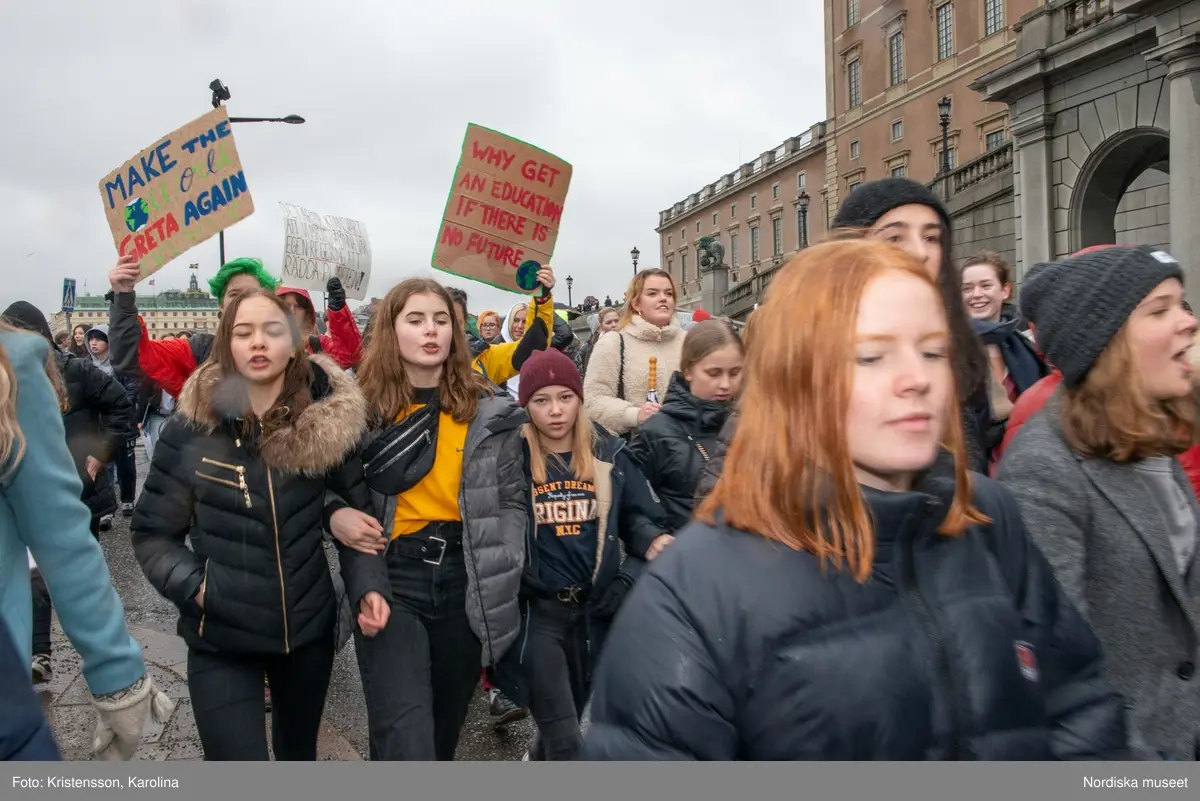 Klimatstrejk, skolstrejk. Skolungdomar tågar från Sergels torg till Mynttorget. Den globala ungdomsledda rörelsen Fridays for future och dess grundare Greta Thunberg är på plats.