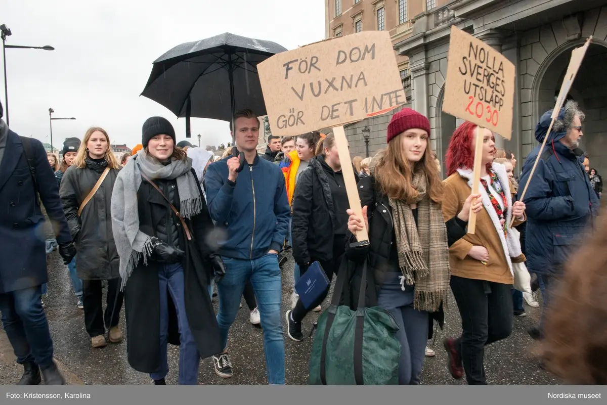 Klimatstrejk, skolstrejk. Skolungdomar tågar från Sergels torg till Mynttorget. Den globala ungdomsledda rörelsen Fridays for future och dess grundare Greta Thunberg är på plats.