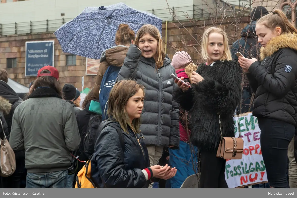 Klimatstrejk, skolstrejk. Skolungdomar tågar från Sergels torg till Mynttorget. Den globala ungdomsledda rörelsen Fridays for future och dess grundare Greta Thunberg är på plats.