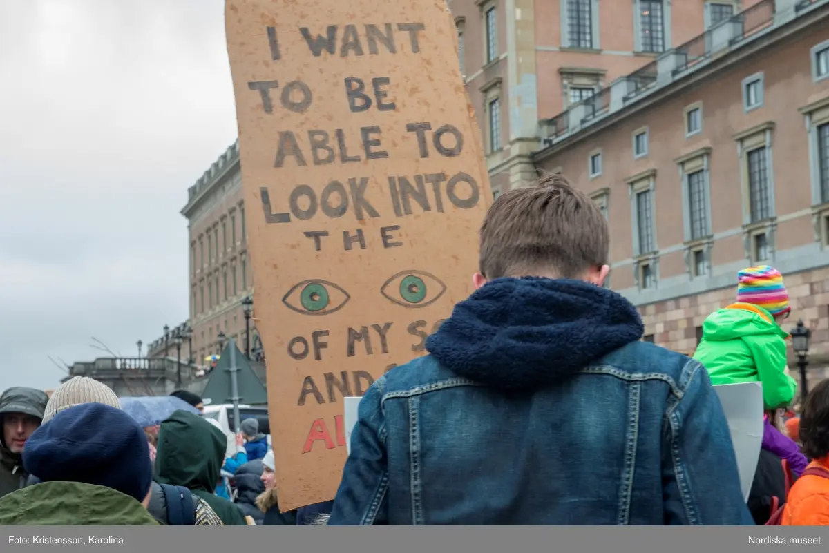 Klimatstrejk, skolstrejk. Skolungdomar tågar från Sergels torg till Mynttorget. Den globala ungdomsledda rörelsen Fridays for future och dess grundare Greta Thunberg är på plats.