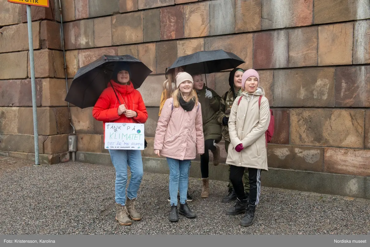 Klimatstrejk, skolstrejk. Skolungdomar tågar från Sergels torg till Mynttorget. Den globala ungdomsledda rörelsen Fridays for future och dess grundare Greta Thunberg är på plats.