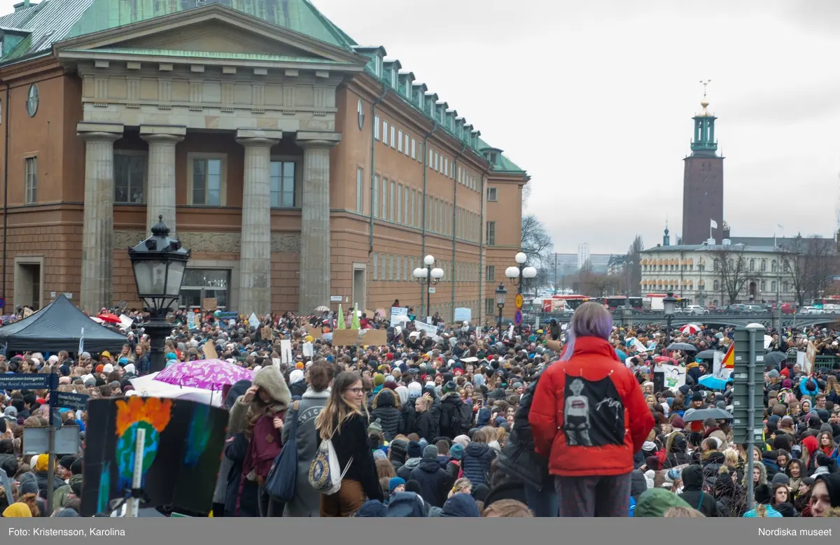 Klimatstrejk, skolstrejk. Skolungdomar tågar från Sergels torg till Mynttorget. Den globala ungdomsledda rörelsen Fridays for future och dess grundare Greta Thunberg är på plats.