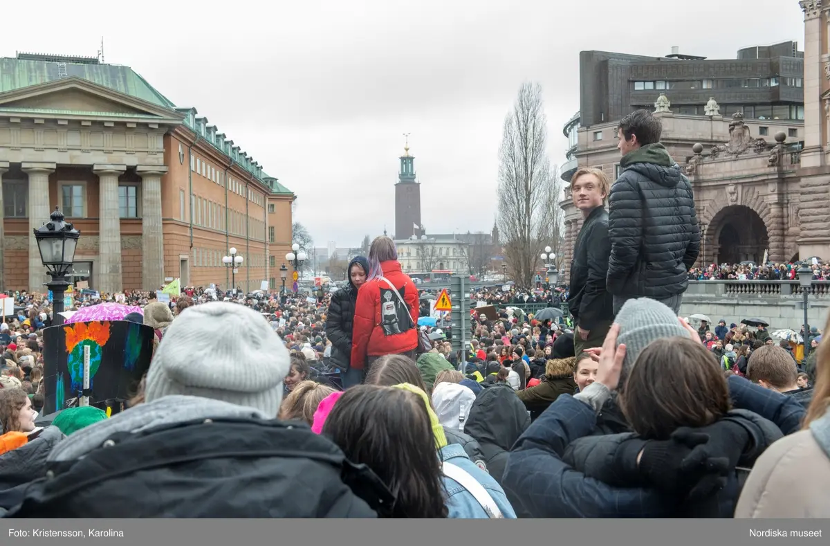 Klimatstrejk, skolstrejk. Skolungdomar tågar från Sergels torg till Mynttorget. Den globala ungdomsledda rörelsen Fridays for future och dess grundare Greta Thunberg är på plats.