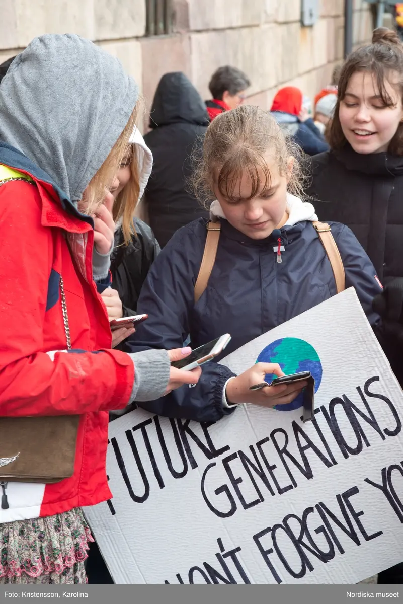 Klimatstrejk, skolstrejk. Skolungdomar tågar från Sergels torg till Mynttorget. Den globala ungdomsledda rörelsen Fridays for future och dess grundare Greta Thunberg är på plats.