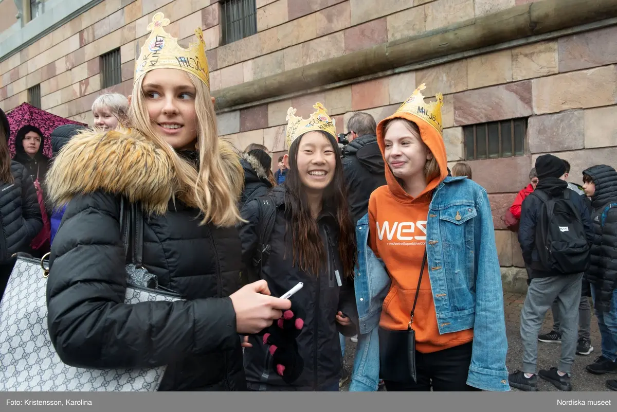 Klimatstrejk, skolstrejk. Skolungdomar tågar från Sergels torg till Mynttorget. Den globala ungdomsledda rörelsen Fridays for future och dess grundare Greta Thunberg är på plats.