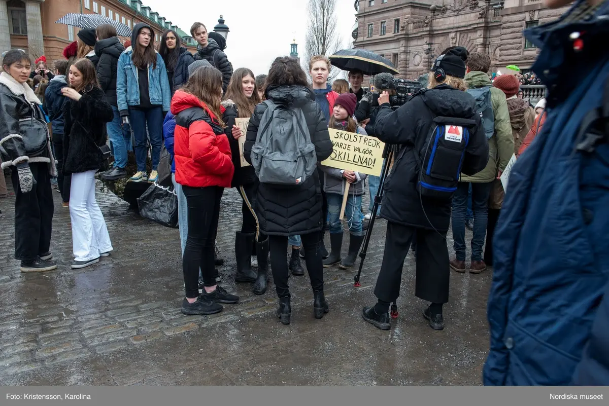 Klimatstrejk, skolstrejk. Skolungdomar tågar från Sergels torg till Mynttorget. Den globala ungdomsledda rörelsen Fridays for future och dess grundare Greta Thunberg är på plats.