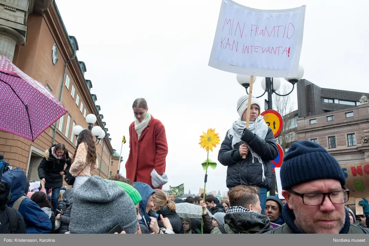 Klimatstrejk, skolstrejk. Skolungdomar tågar från Sergels torg till Mynttorget. Den globala ungdomsledda rörelsen Fridays for future och dess grundare Greta Thunberg är på plats.