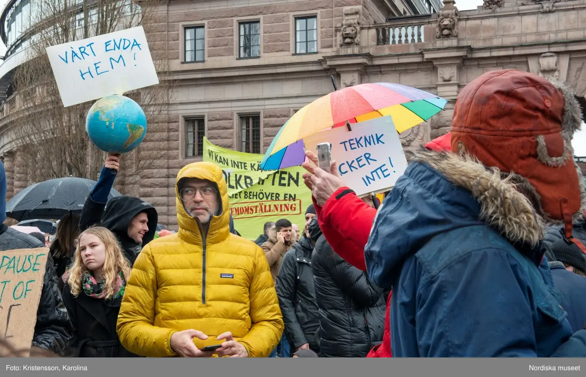 Klimatstrejk, skolstrejk. Skolungdomar tågar från Sergels torg till Mynttorget. Den globala ungdomsledda rörelsen Fridays for future och dess grundare Greta Thunberg är på plats.