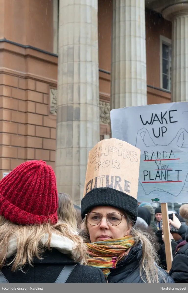 Klimatstrejk, skolstrejk. Skolungdomar tågar från Sergels torg till Mynttorget. Den globala ungdomsledda rörelsen Fridays for future och dess grundare Greta Thunberg är på plats.