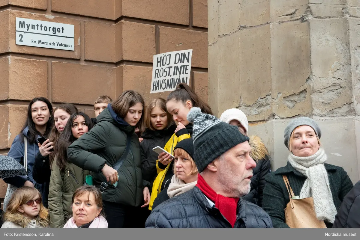 Klimatstrejk, skolstrejk. Skolungdomar tågar från Sergels torg till Mynttorget. Den globala ungdomsledda rörelsen Fridays for future och dess grundare Greta Thunberg är på plats.