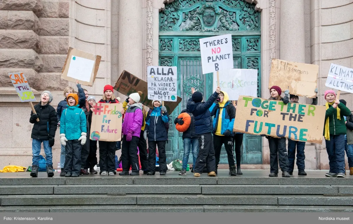 Klimatstrejk, skolstrejk. Skolungdomar tågar från Sergels torg till Mynttorget. Den globala ungdomsledda rörelsen Fridays for future och dess grundare Greta Thunberg är på plats.