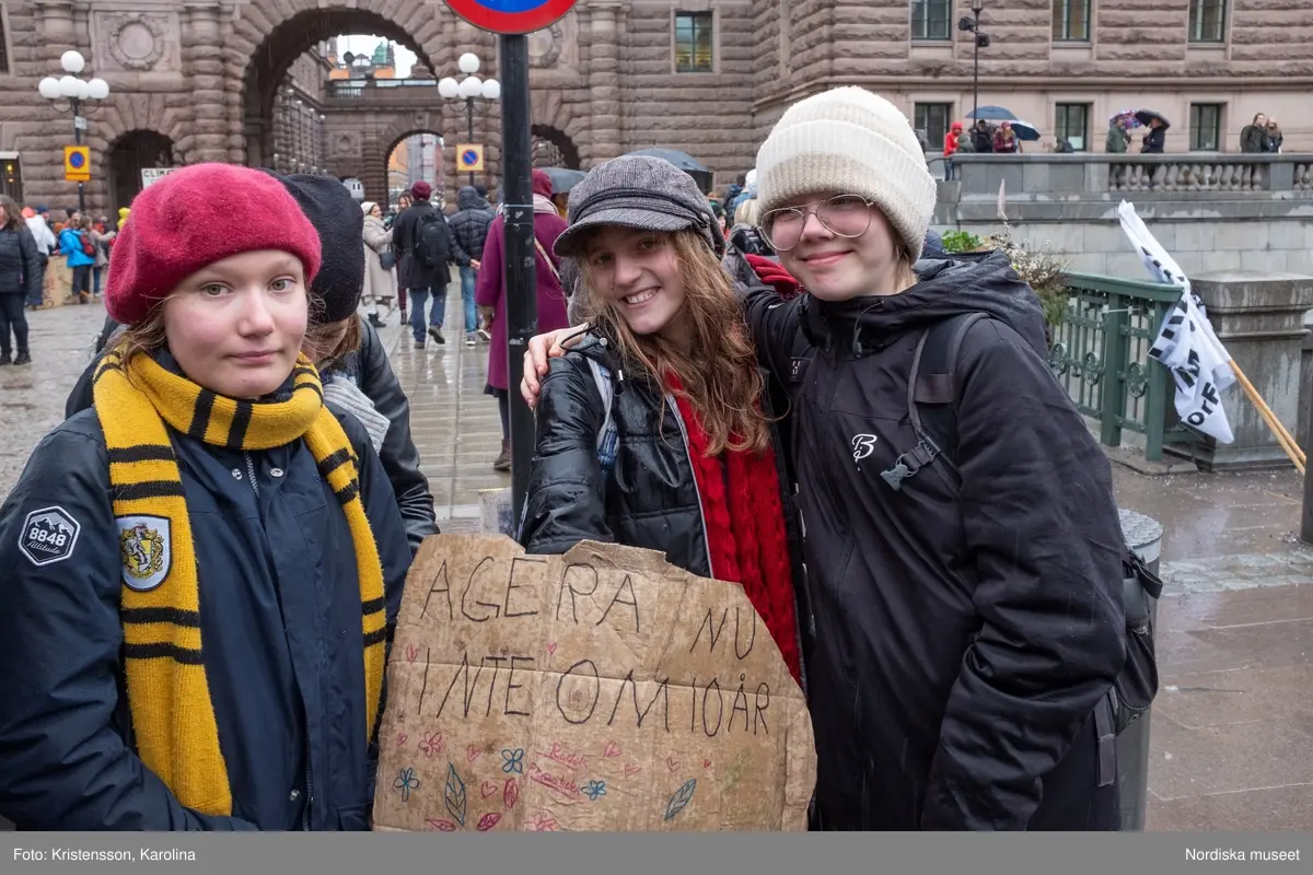 Klimatstrejk, skolstrejk. Skolungdomar tågar från Sergels torg till Mynttorget. Den globala ungdomsledda rörelsen Fridays for future och dess grundare Greta Thunberg är på plats.