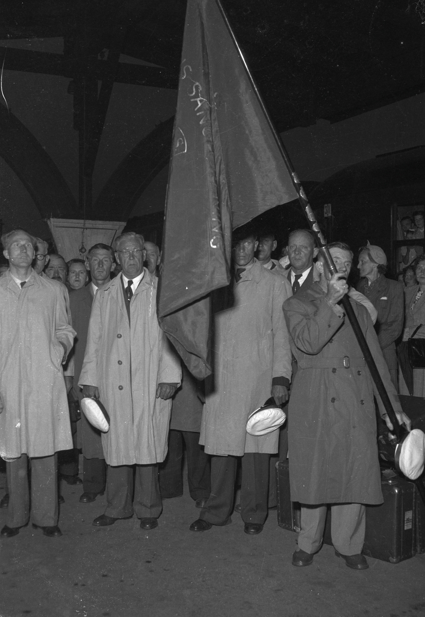 Dansk sangkor på jernbanestasjonen
