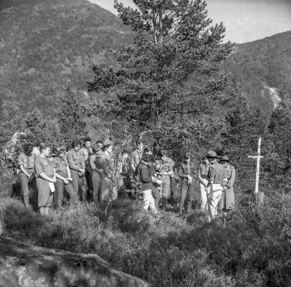 Andakt ved speiderhytta i Åsen, Skjeggedal.