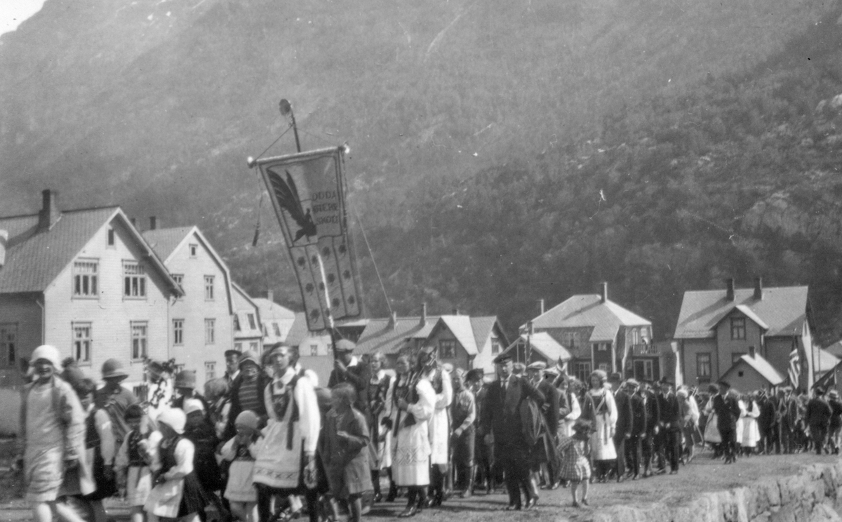 17.mai 1930, Odda høiere skole i folketoget.