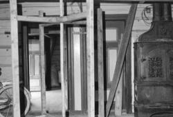 Dokumentasjonsbilder i serie av interiøret i et stovehus i Ø