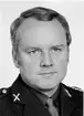 Sture Ärlebeck

Ärlebeck avlade officersexamen vid Krigsskolan 1963 och utnämndes samma år till fänrik vid Södermanlands regemente. Han befordrades 1971 till kapten i Tekniska stabsofficerskåren. Han var sektionschef på Försvarets materielverk (FMV) 19731982. 

År 1974 blev han major i generalstabskåren och 1979 överstelöjtnant. Åren 19821983 var han bataljonschef vid Södermanlands regemente. Han var överingenjör och chef för Stridsfordonsbyrån vid FMV 19831990 samt chef för Fordons- och intendenturavdelningen 19901998. År 1984 befordrades han till överste och 1990 till överste av första graden i Generalstabskåren.

Sture Ärlebäck invaldes 1985 som ledamot av Kungliga Krigsvetenskapsakademien.
Källa: Wikipedia

Sture Ärlebeck avled den 1 augusti 2020.