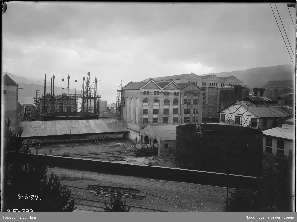 Vannstoffgasometer under bygging. 6 platehøyder reist.