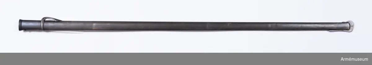 Sabelbalja m/1899 för officerare och fanjunkare vid infanteriet och fortifikationen.
Baljan är brungjord men annars lik AM 39948.  Längst ner på insidan står numret 71.
