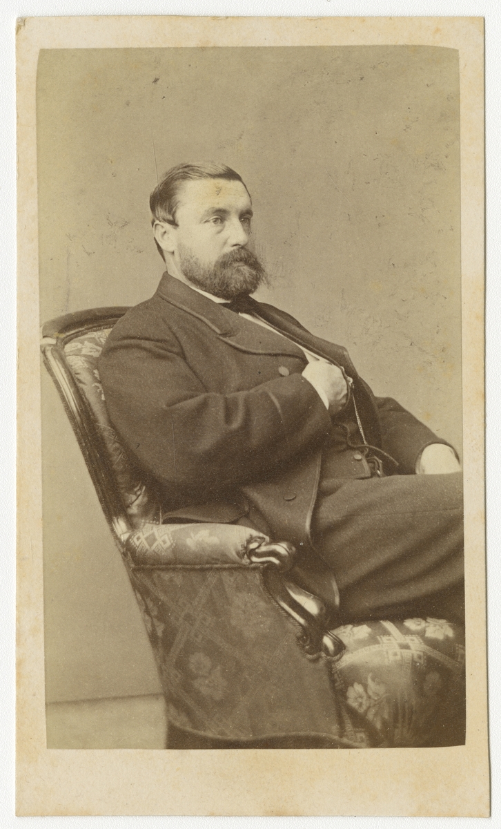 Porträtt av Svante Gustaf Hjertstedt, major vid Andra livgrenadjärregementet I 5.

Se även bild AMA.0001920.