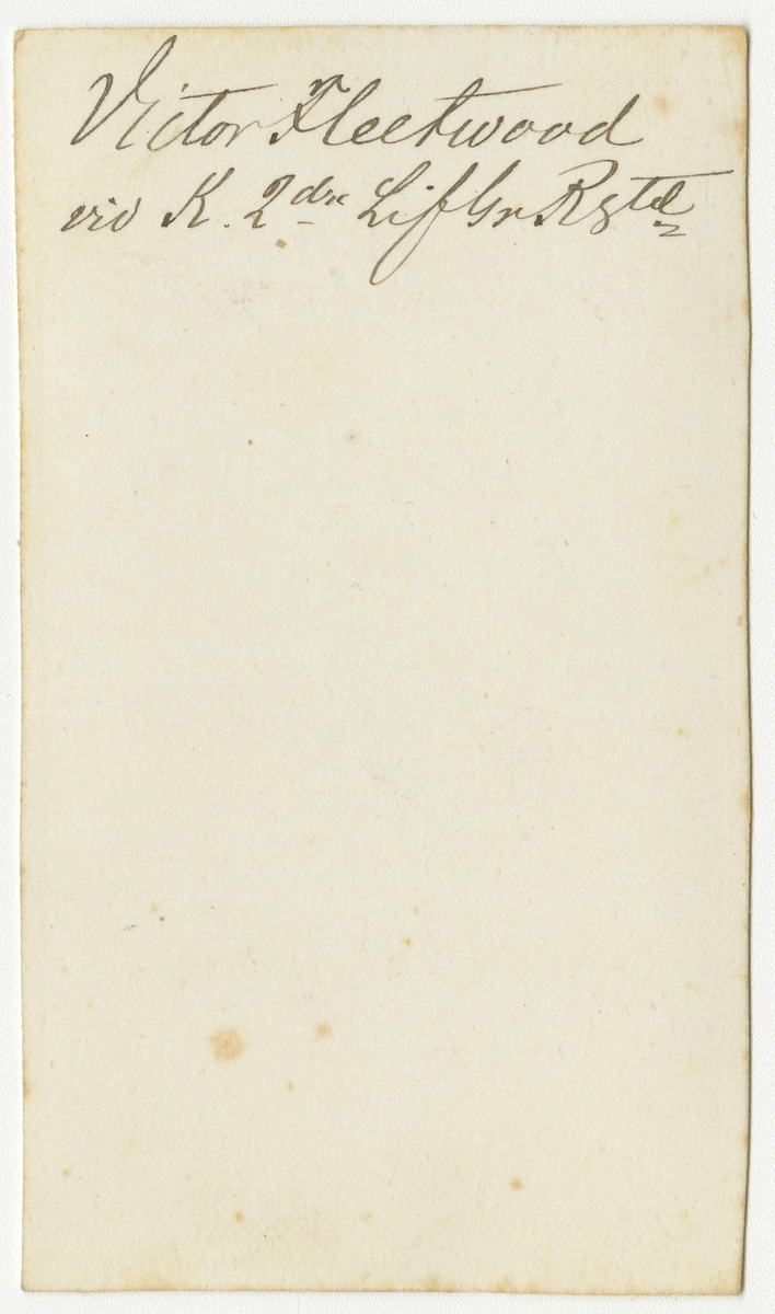 Porträtt av Carl Vilhelm Victor Fleetwood, underlöjtnant vid Andra livgrenadjärregementet I 5.

Se även bild AMA.0001939.