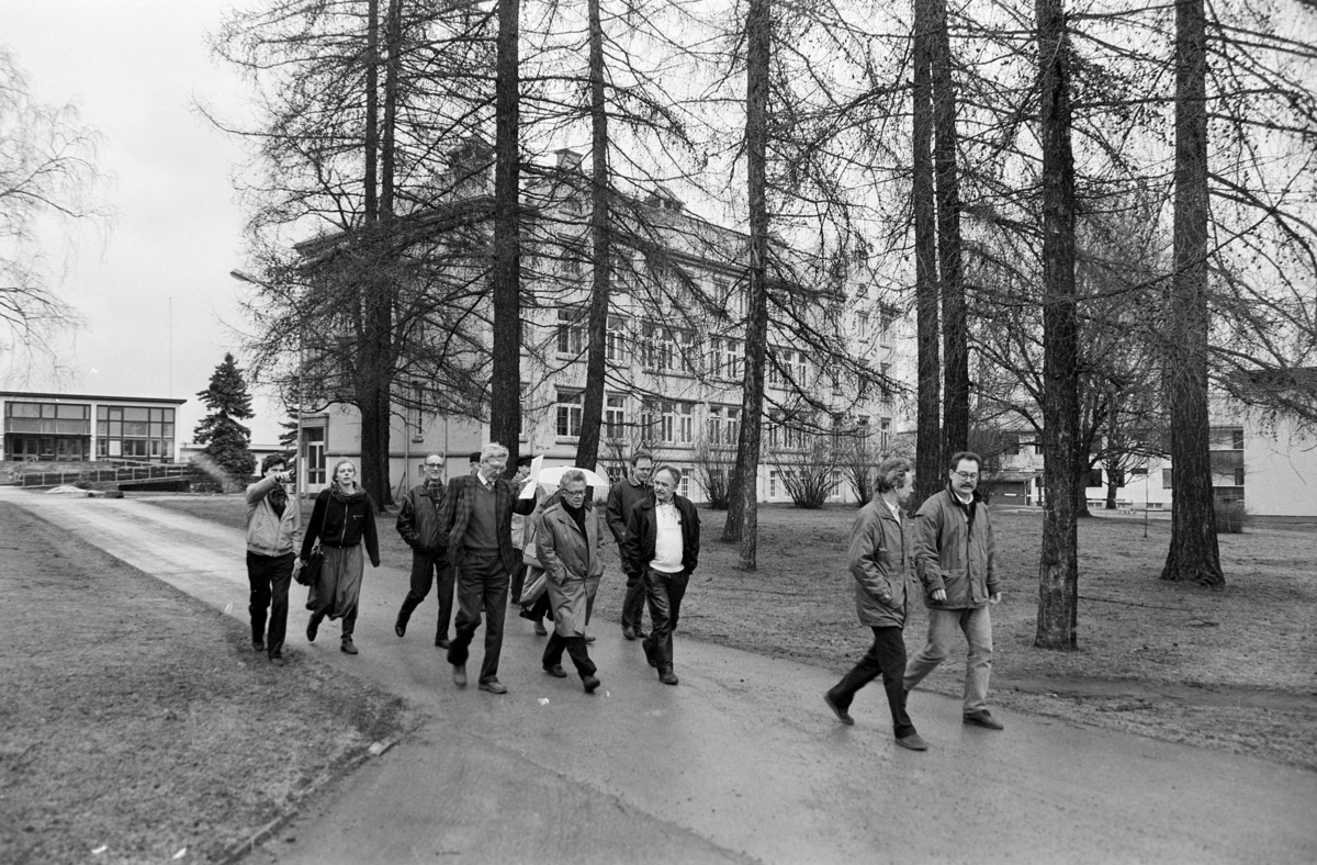 Sanderud Sykehus, befaring 1989. Fylkesordfører Sverre Kristian Fjeld.