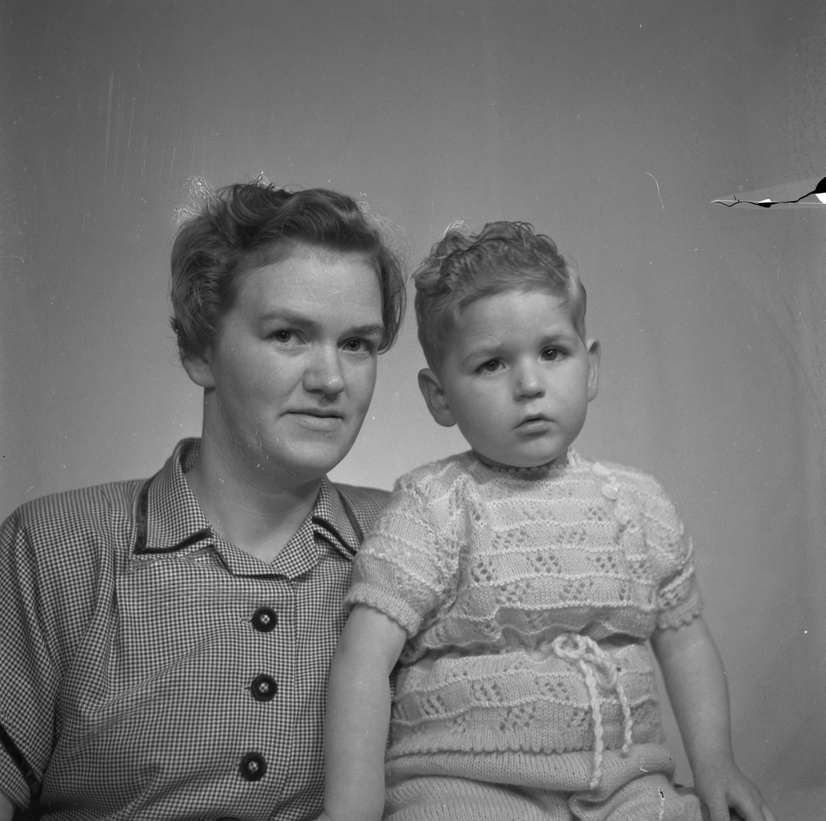 Klara Myrmo med sønnen Stig