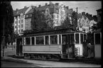 Vid hållplats på Djurgårdslinjen, linje 7 står Aktiebolaget Stockholms Spårvägar, SS A 10  273.