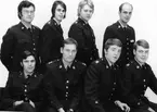 Elever på Instruktörsskola 1 vid regementet 1971-72.
Stående fr.v. korpralerna Fyrebo P 10, Andersson P 4, Scott P 10, skolchef, fanjunkare Bergqvist.
Sittande fr.v. ställföreträdande skolchef överfurir Kindlund, korpralerna Arnstein och Larsson P 10, Slågrup P 4.