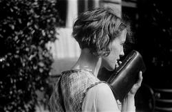 Motiv: Humlegården, Strömfiskare;
Håvfiske från båt, barn gu