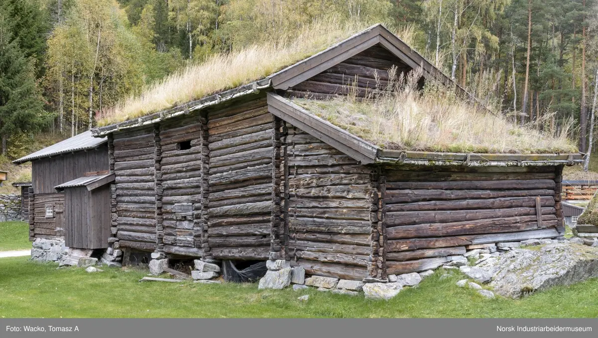 Uthus frå Øverland