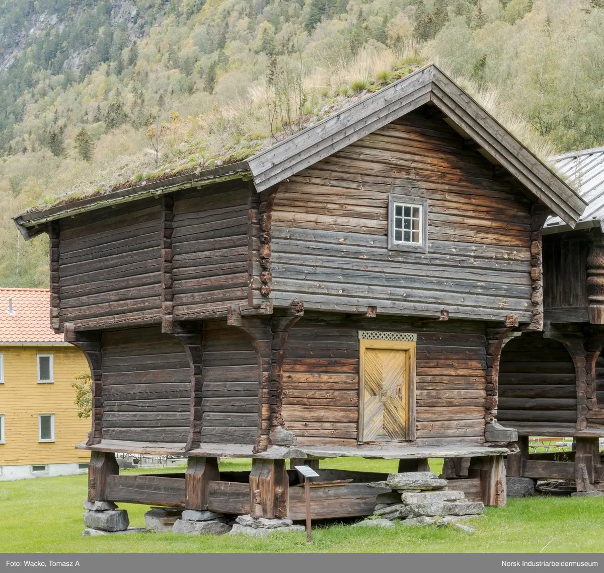 Bur frå Øverland