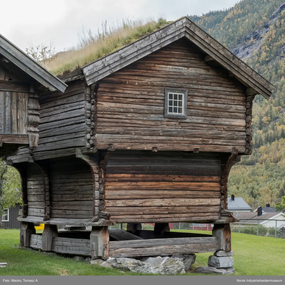 Bur frå Øverland