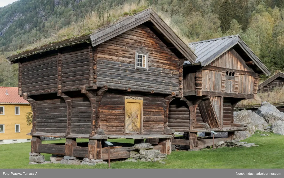 Bur frå Øverland