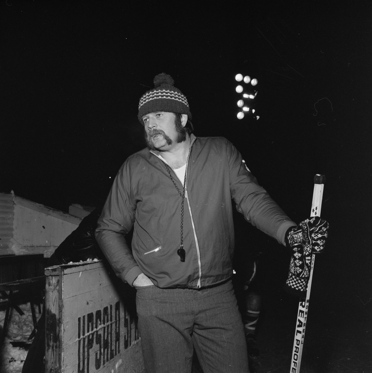 Ishockeytränare i Tierp, Uppland, februari 1972
